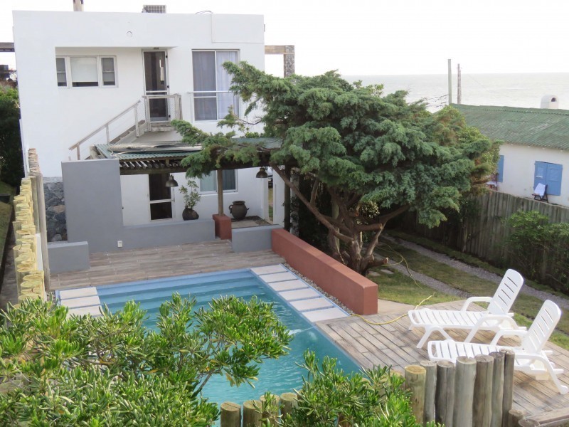 Moderna casa en alquiler frente a La Posta del Cangrejo, La Barra.